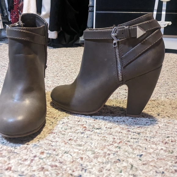 Taup color shoes - Picture 2 of 2